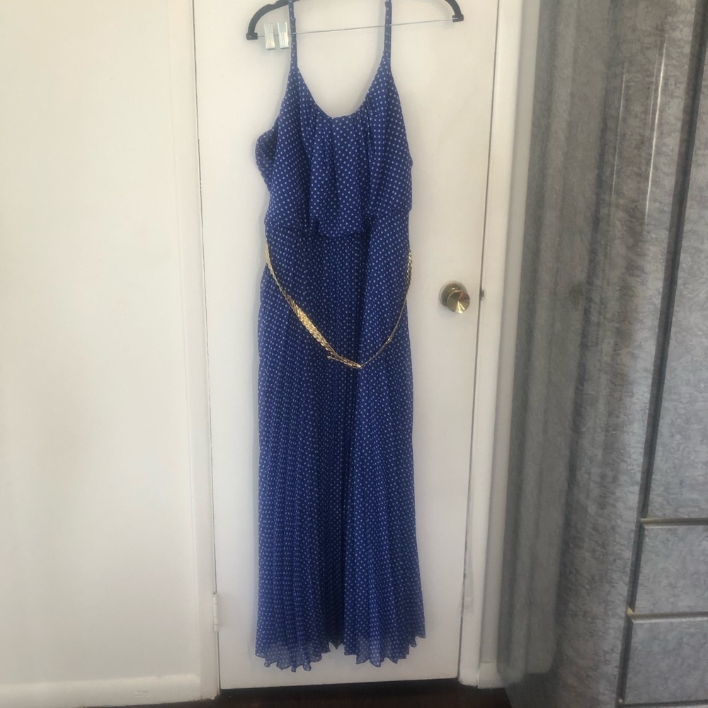 Flowy, pleated blue and white polka dot maxi dress